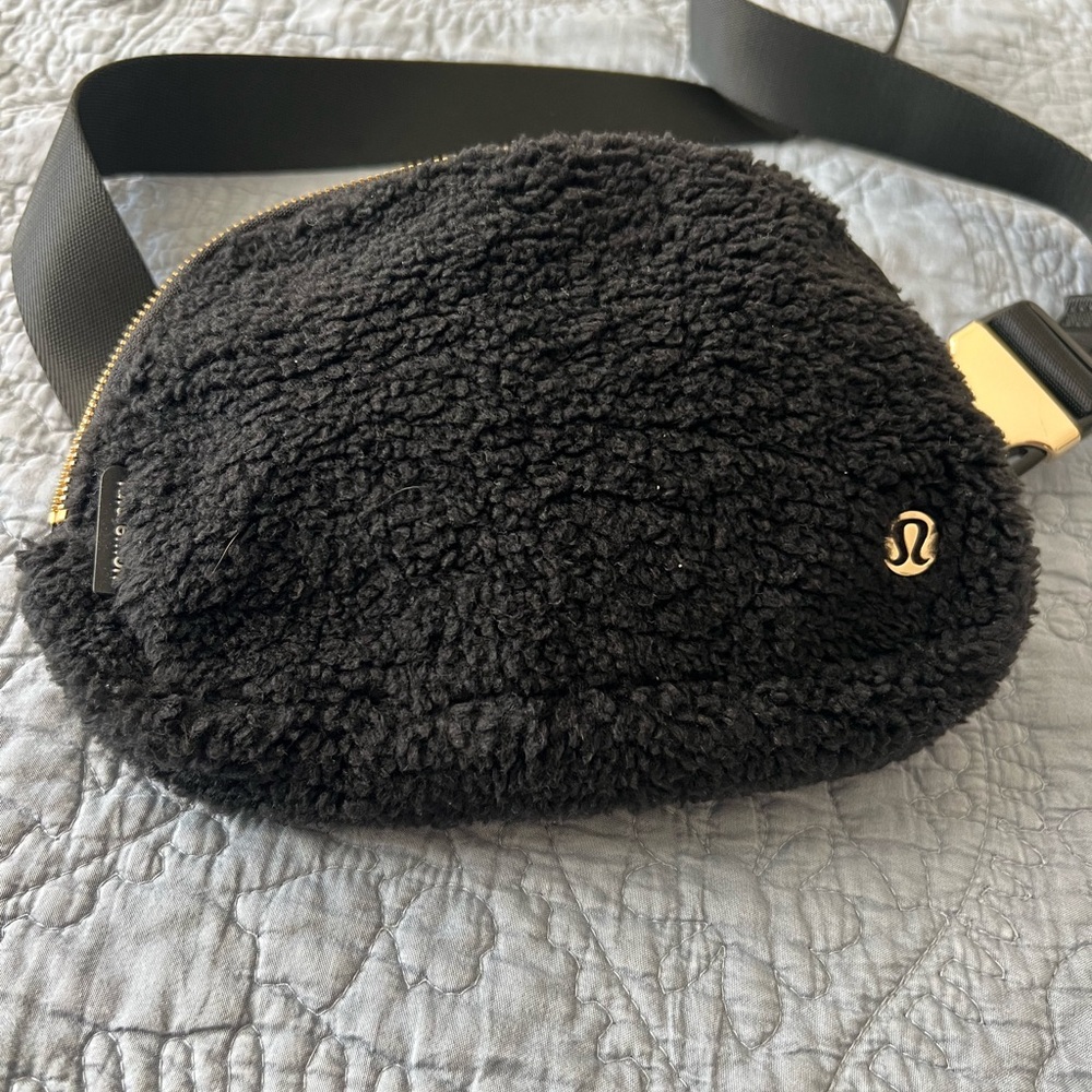 Lululemon Everywhere Fleece Belt Bag